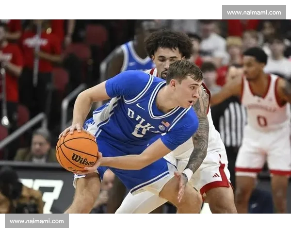 弗拉格 22 分 0 失误斩首胜:这记隔扣,值得球迷起立欢呼 弗拉格 22 分 0 失误斩首胜:这记隔扣,值得球迷起立欢呼